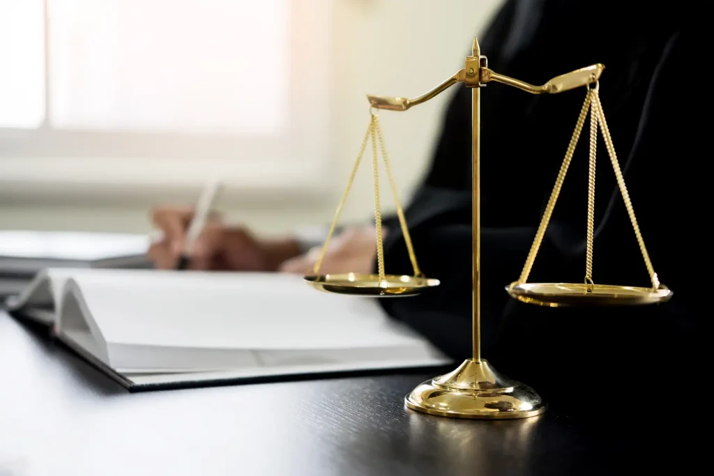 La kippa et les autres signes convictionnels n’ont pas leur place au tribunal